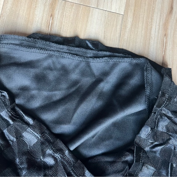 Two-Piece Checkered Black Strapless Set - Picture 8 of 16